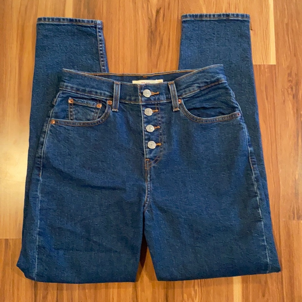 Levi’s mom jeans